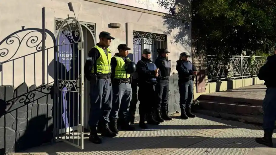 Custodia Policial en La Libertad Avanza enNeuquén.