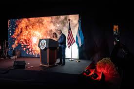 La Embajada de Estados Unidos Celebra el Día de la Independencia y Elogia a Milei
