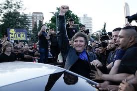 Javier Milei Encabeza Éxito en Reunión de Recaudación en el Yacht Club
