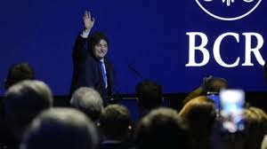 Javier Milei Promete el Fin de la Inflación en la Bolsa de Comercio de Rosario.