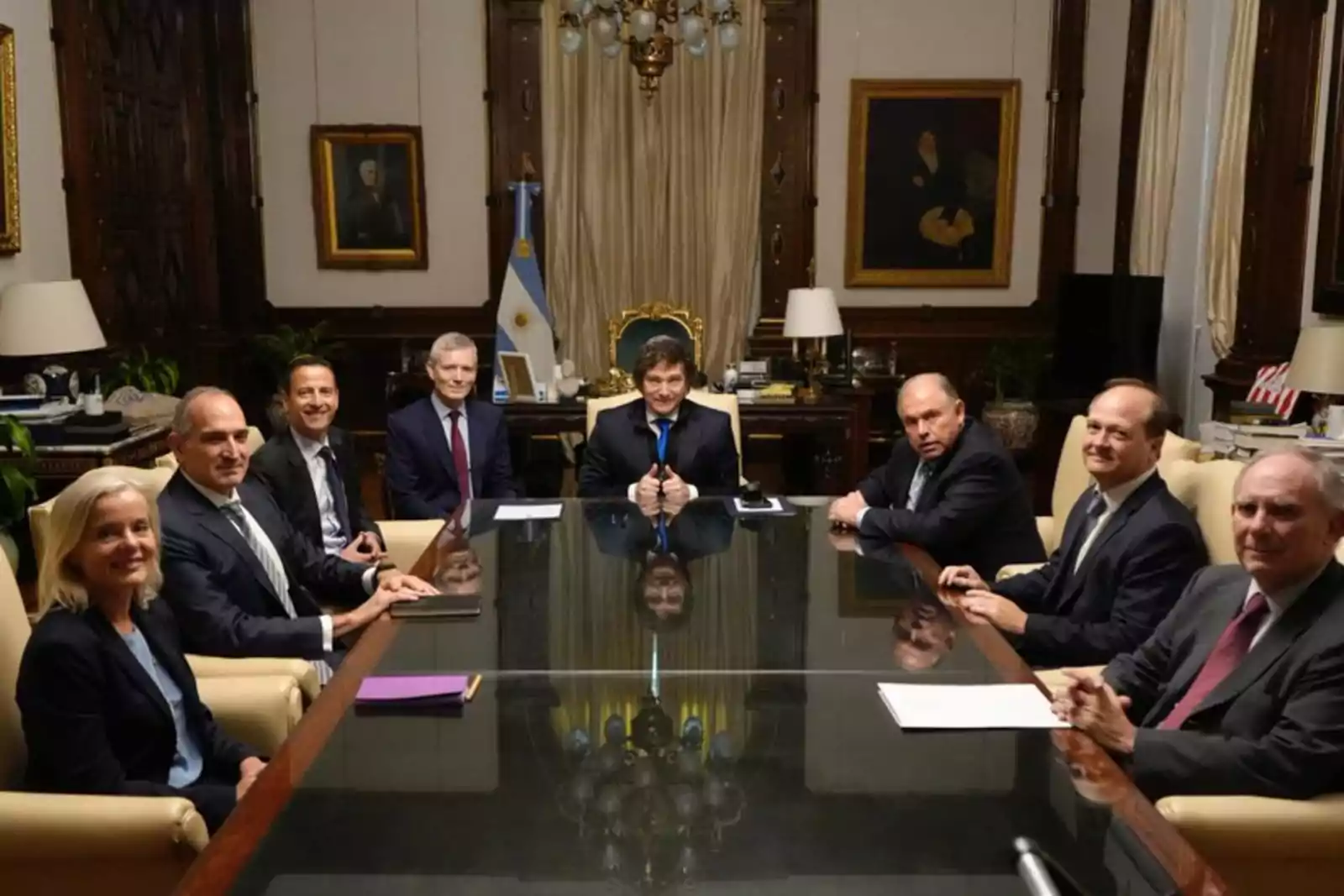 Reunión en Casa Rosada: Milei y Glencore Impulsan Proyectos Mineros en Argentina.