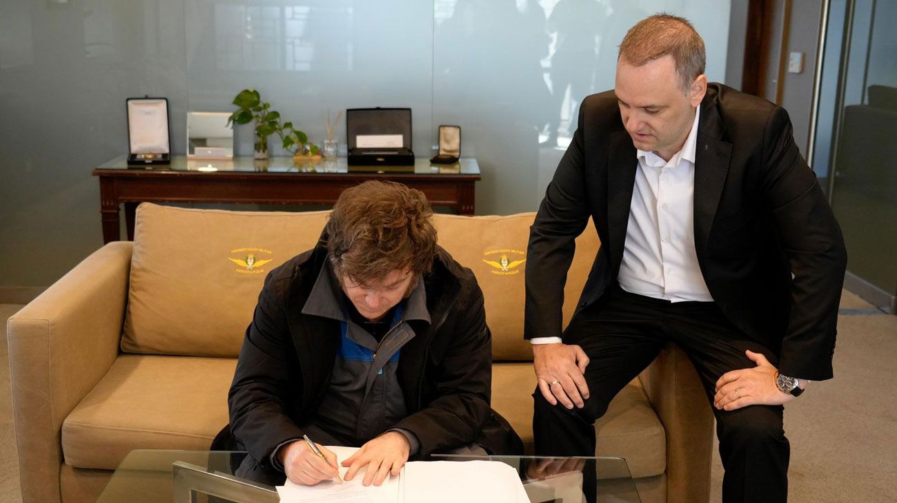 Javier Milei presenta el proyecto de modernización laboral para impulsar el empleo formal en Argentina.