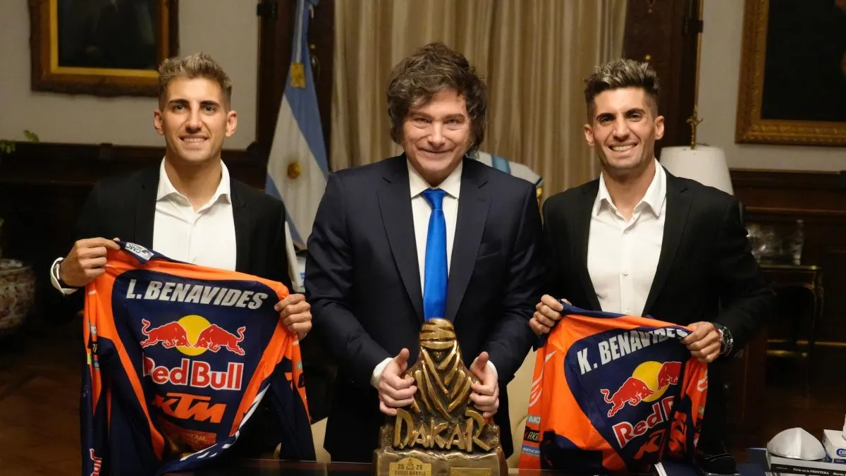 Javier Milei recibe a Luciano Benavides, campeón del Rally Dakar 2026.