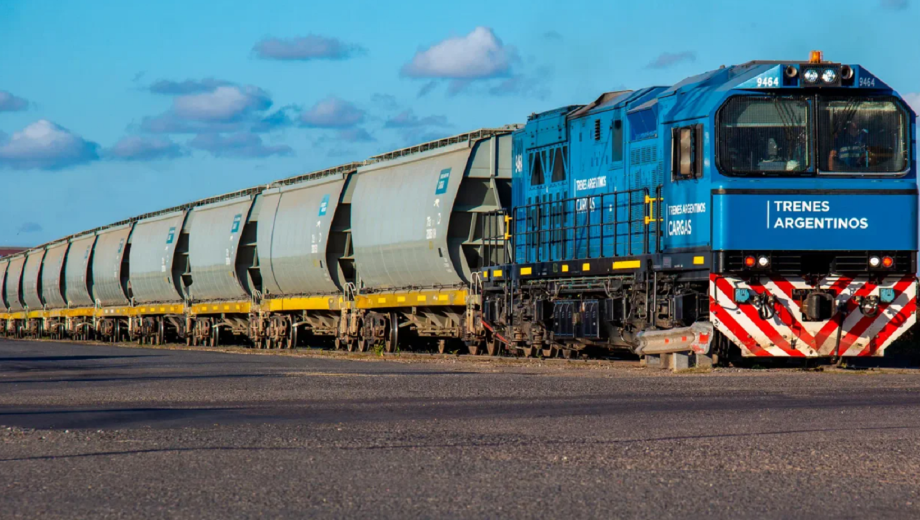 Javier Milei avanza en la privatización del Belgrano Cargas.