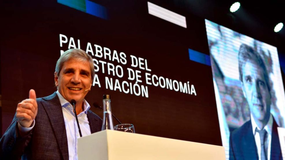 Luis Caputo destaca la transformación económica de Argentina y oportunidades de inversión en ExpoEFI 2026.