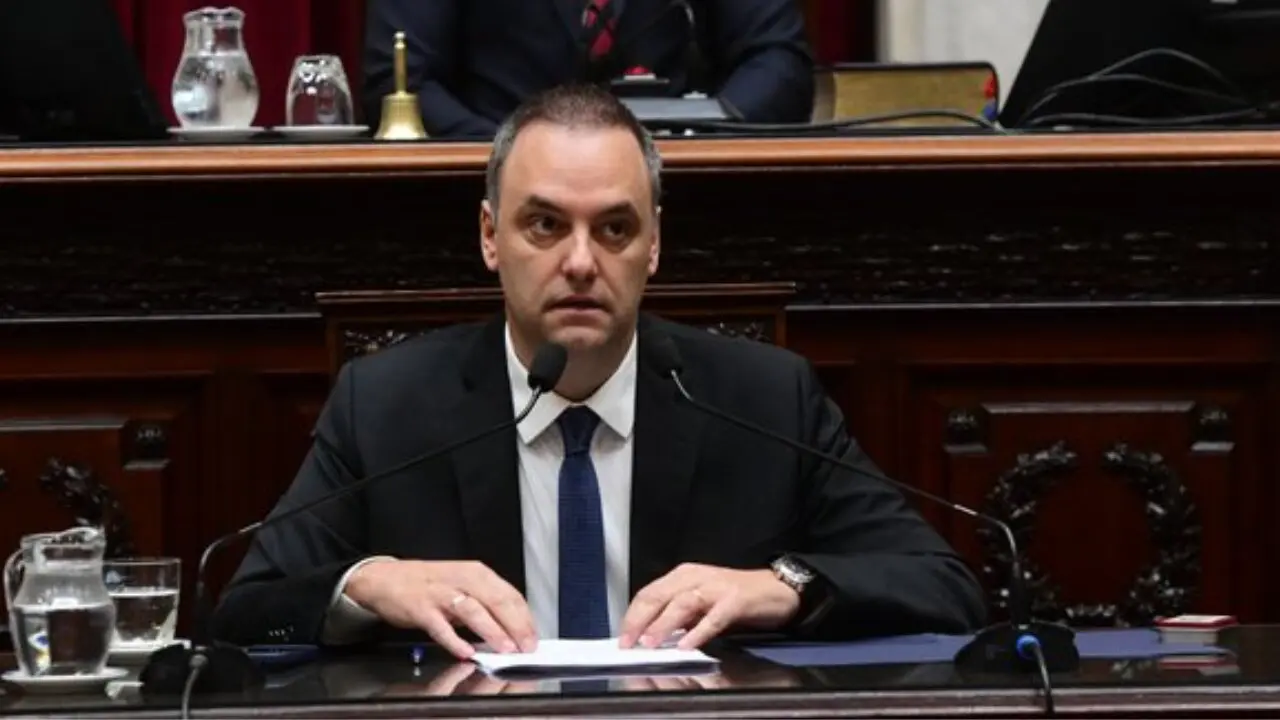 Adorni busca despejar sospechas y afirma que está listo para exponer su gestión en el Senado.
