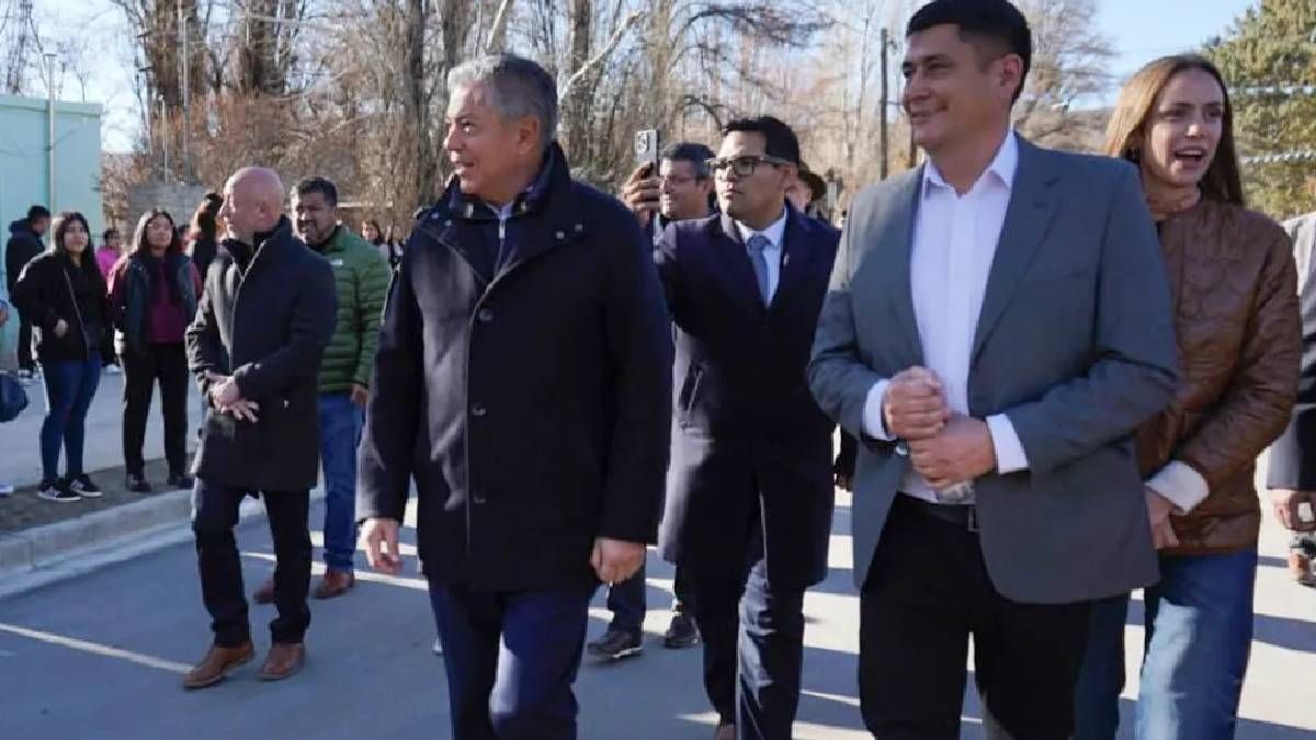 Inauguran primeras cuadras de asfalto en Bajada del Agrio