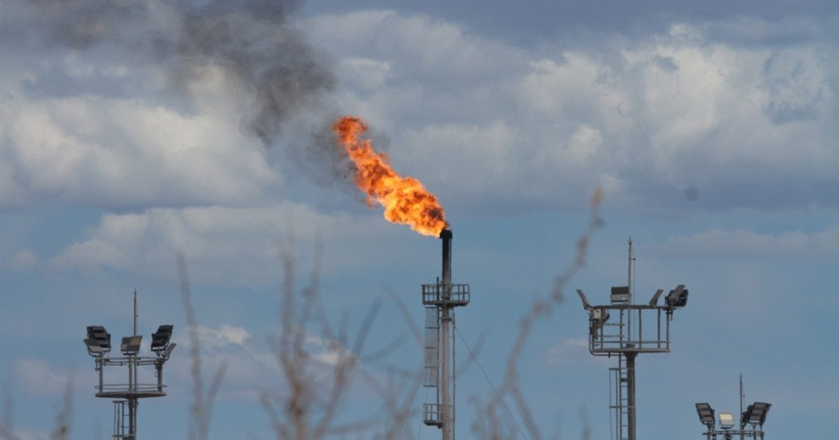 Petróleo sube 4% por tensión entre Estados Unidos e Irán