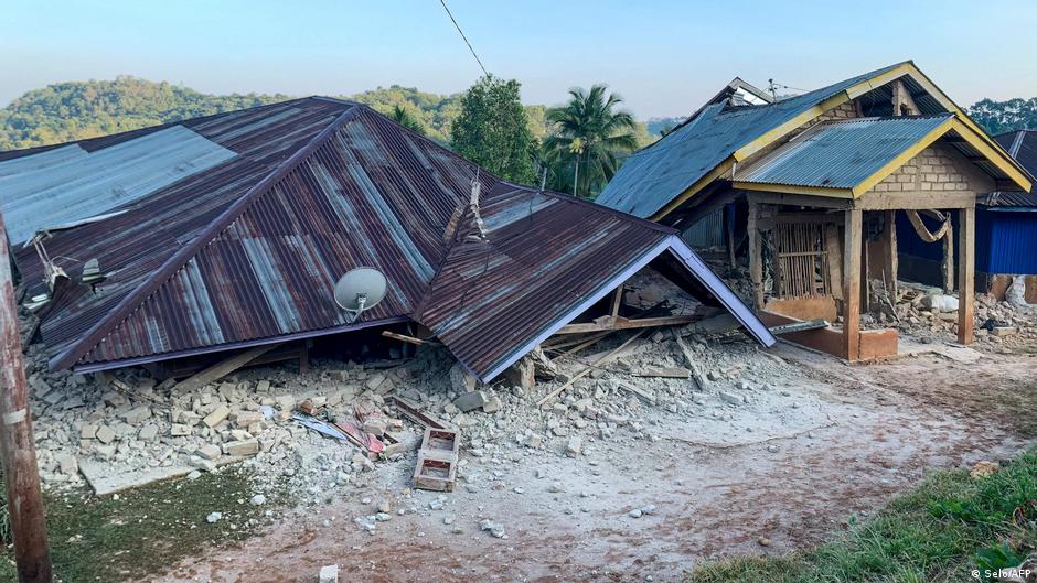 Indonesia: terremoto deja 47 muertos y miles evacuados