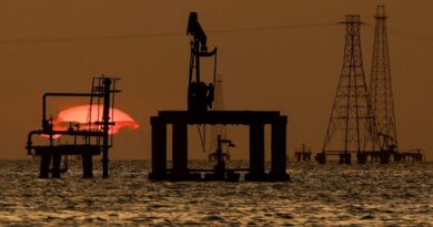 Petróleo se dispara por escalada entre Estados Unidos e Irán