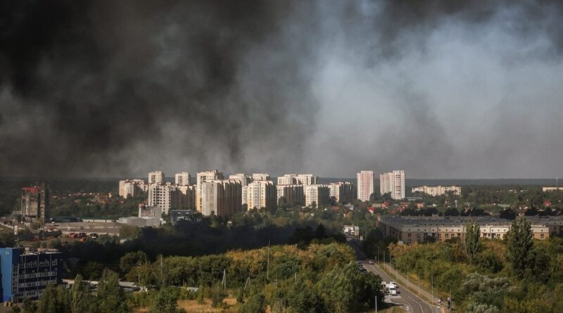 Rusia ataca almacén en Ucrania: 27 muertos y 42 heridos