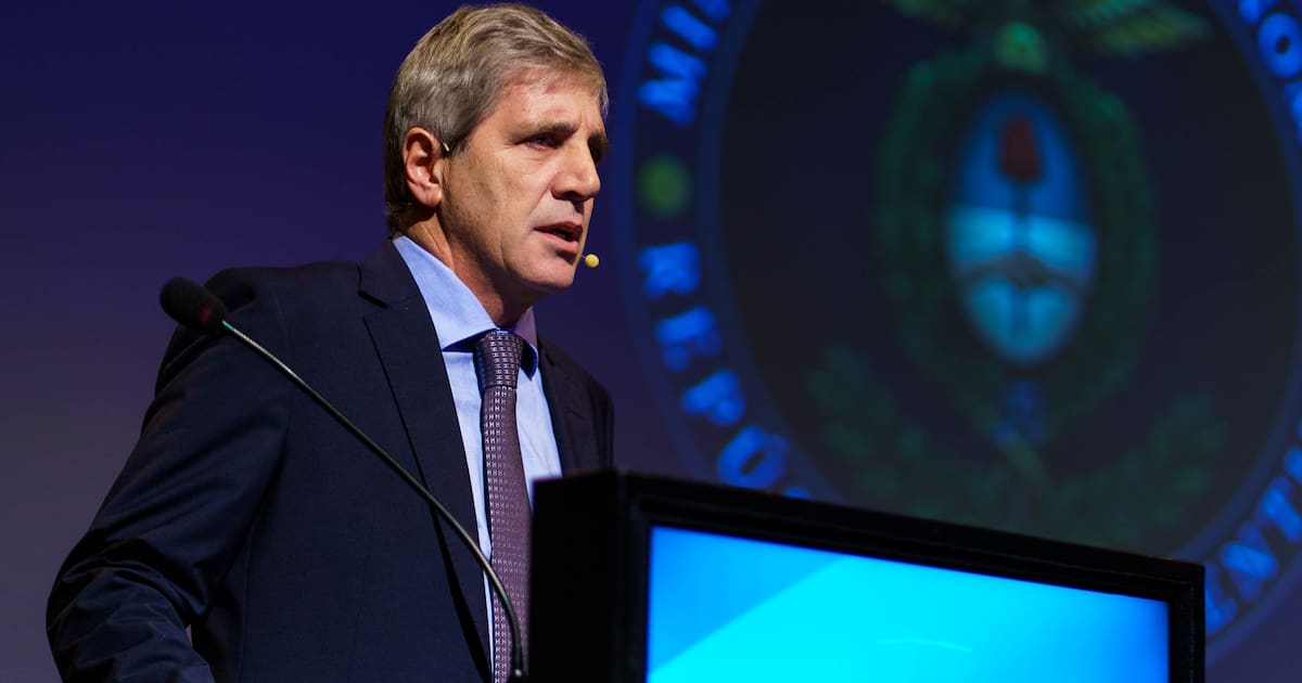 Luis Caputo anuncia alivio impositivo y reintegros de IVA para PyMEs