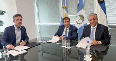 Neuquén y Río Negro firman convenio para corredor a Vaca Muerta