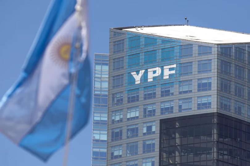 Argentina YPF confirma proyecto GNL por más de 50.000 millones