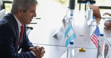 Caputo presenta plan económico 2026-2027 a inversores del JP Morgan