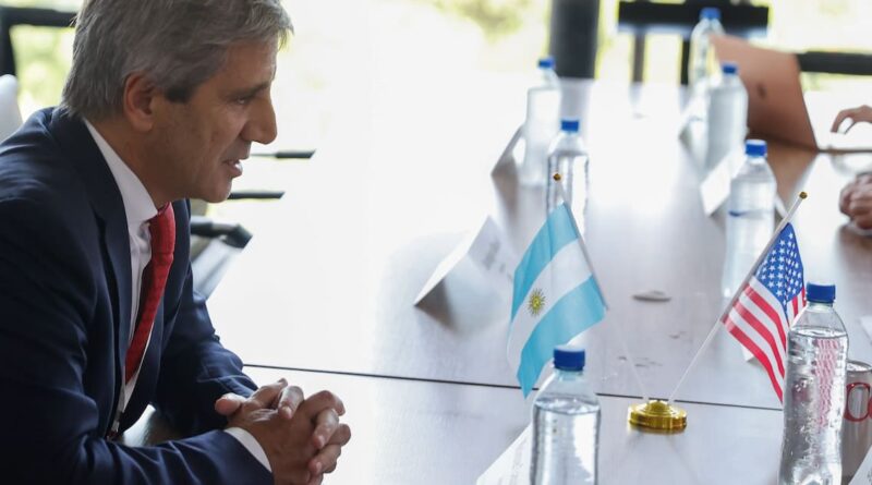 Caputo presenta plan económico 2026-2027 a inversores del JP Morgan