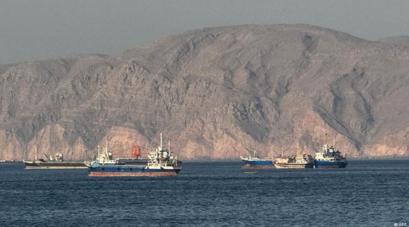 Petróleo sube a 100 dólares por ataques en Ormuz