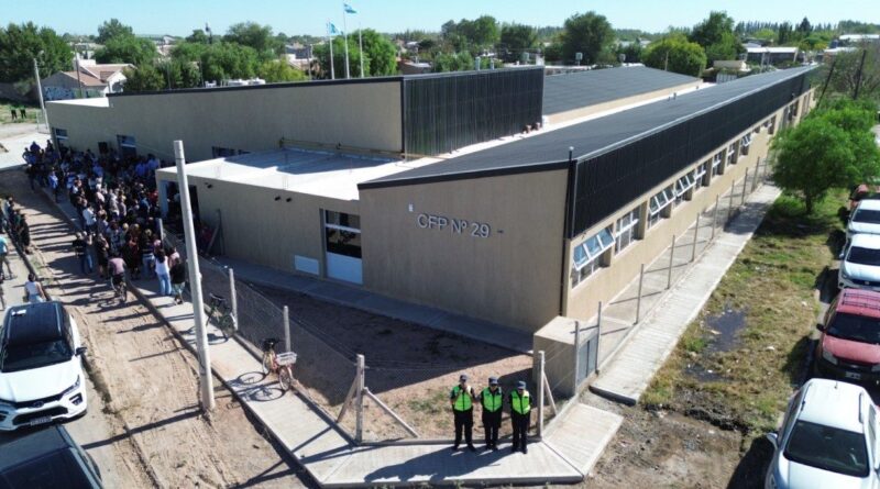 Neuquén invierte recursos de Vaca Muerta en obras para la provincia