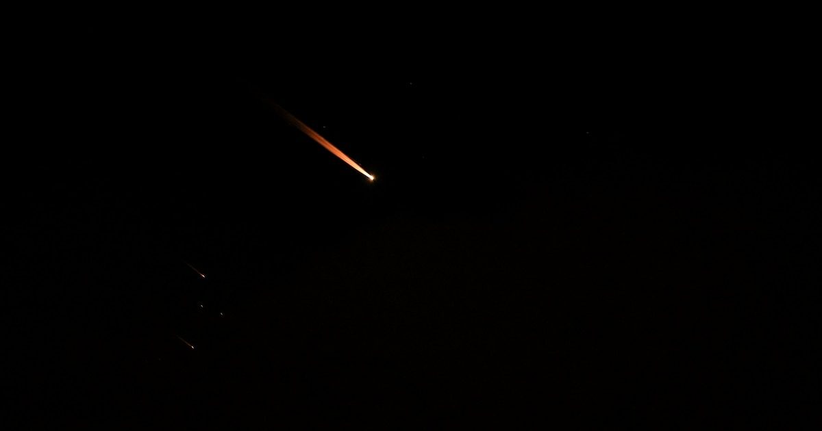 Irán lanza ataques con drones y misiles contra bases militares estadounidenses