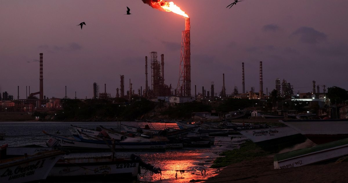 Precio del petróleo sube por ataques en Arabia Saudita