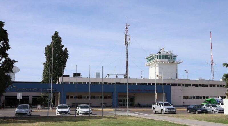 Rolando Figueroa presenta plan de transformación del aeropuerto de Neuquén