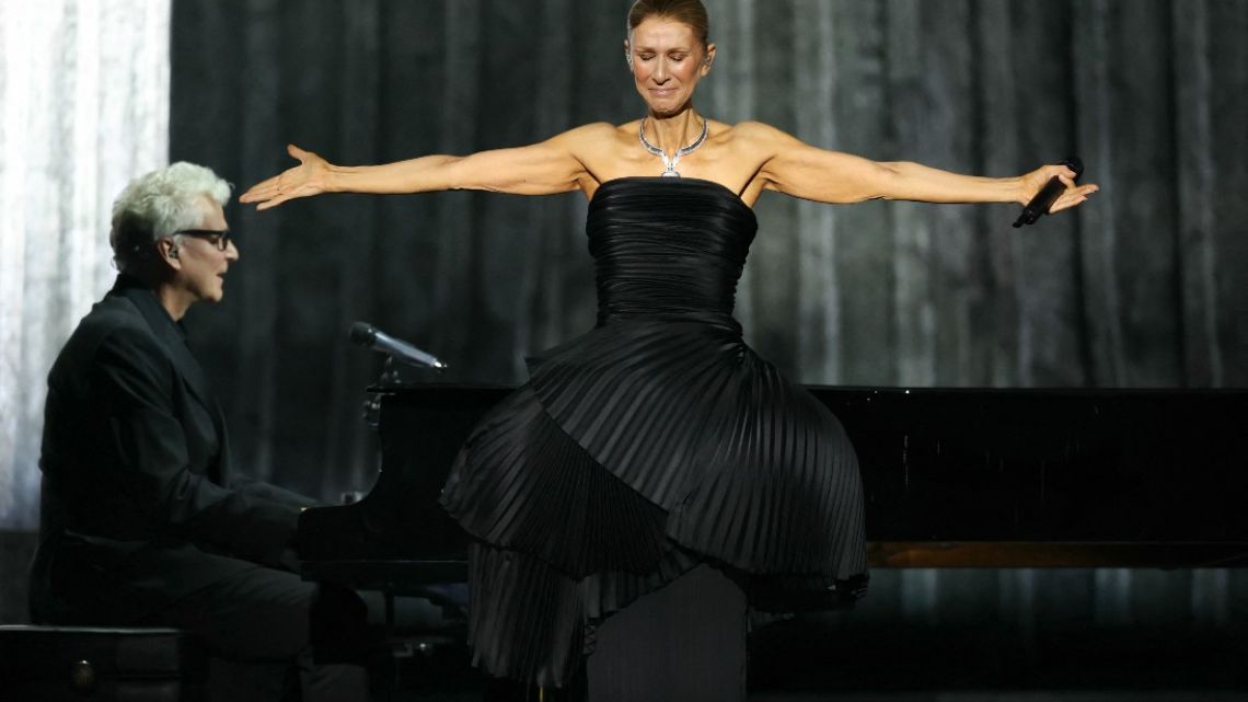 Céline Dion regresa a los escenarios tras 6 años de ausencia