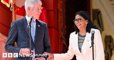 Estados Unidos y Venezuela firman acuerdo petrolero histórico