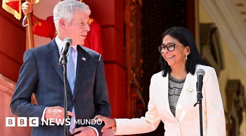 Estados Unidos y Venezuela firman acuerdo petrolero histórico