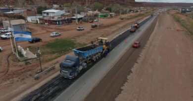 Asfaltan ruta de acceso a Anelo en Vaca Muerta