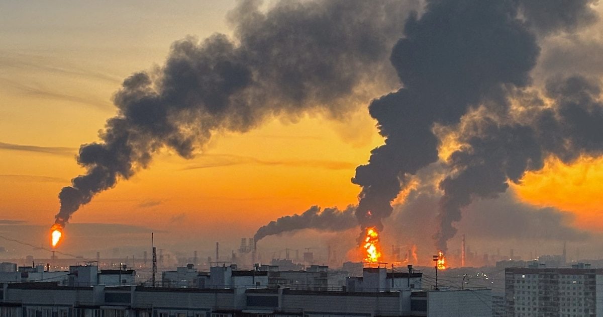 Ucrania reanuda bombardeos a refinerías rusas y avanza hacia Moscú