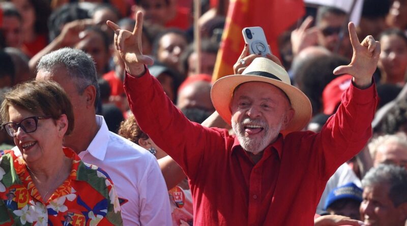 Lula Silva busca apoyo de seguidores para balotaje