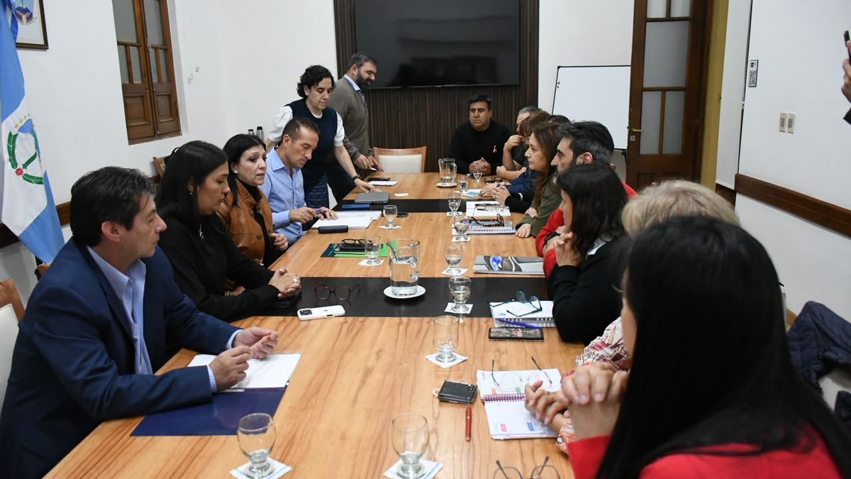 ATEN presenta pretensiones salariales 2027 al gobierno neuquino